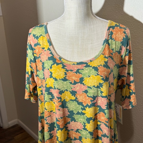 LuLaRoe - Perfect T - Floral Print Top - Size Large - NWT - Picture 2 of 14